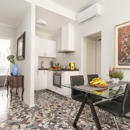 Apartment Luxurious 2-bedroom